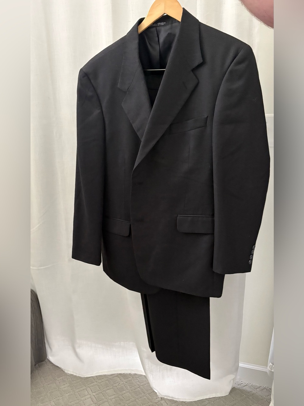 Classic Men's Charcoal Gray Two-Piece Suit 44R